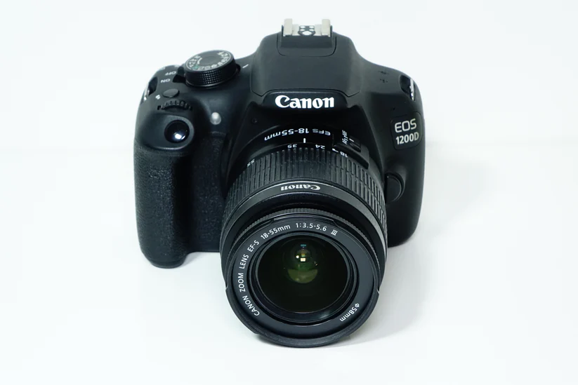 Canon EOS 1200D Obiettivo 18 55mm III + Borsa Garanzia 12 mesi 5286 SCATTI