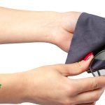 Come pulire correttamente gli occhiali sportivi senza rovinarli