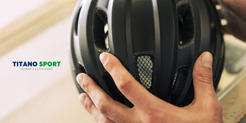 Come vengono certificati caschi e protezioni sportive